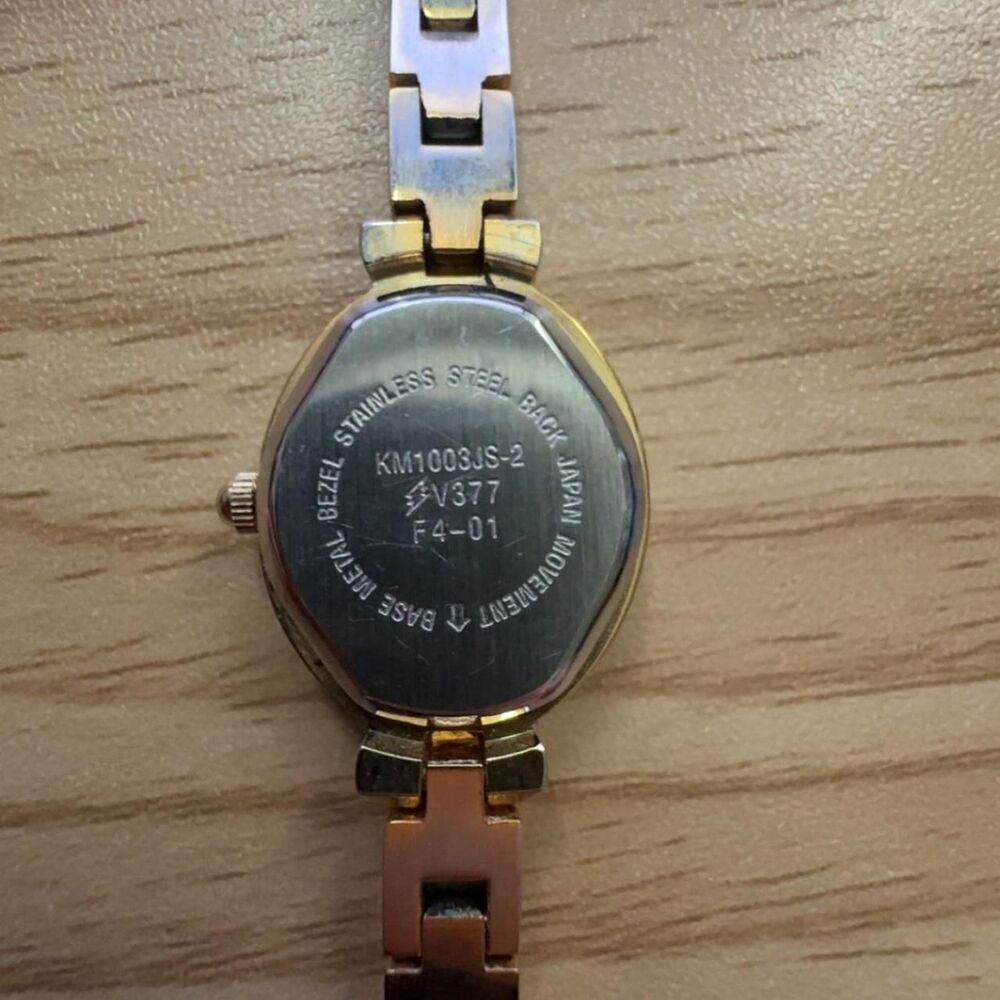 ✨ Jaclyn Smith Ladies Gold Tone Quartz Watch (Not Working) - Picture 3 of 3